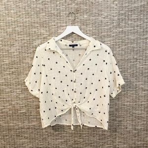 White Palm Tree Print Front Tie Shirt (NWOT)